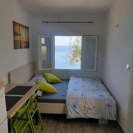 Robinson Lovorka Apartamento Potomje