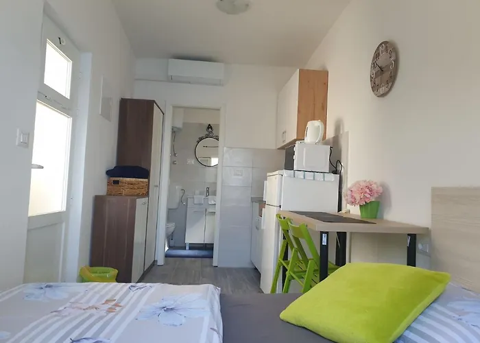 アパート Robinson Lovorka Potomje