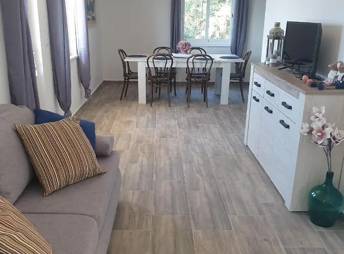 Robinson Lovorka アパート *