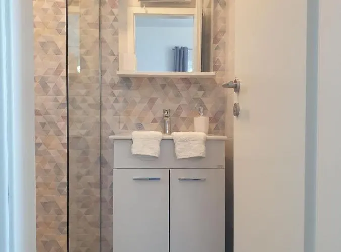 Robinson Lovorka アパート Potomje