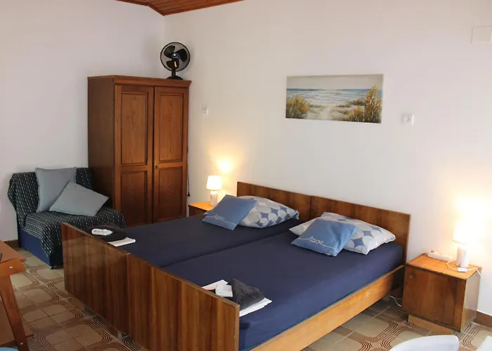 Robinson Lovorka アパート Potomje