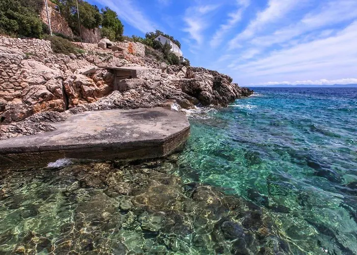 アパート Robinson Lovorka