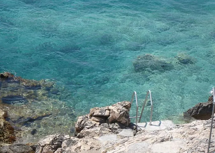 アパート Robinson Lovorka