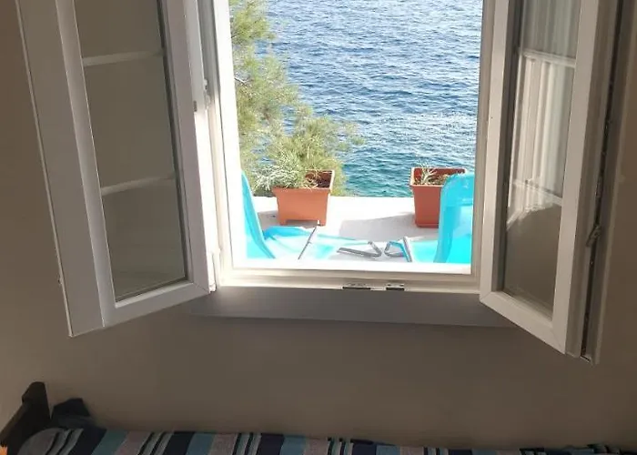 Robinson Lovorka アパート Potomje