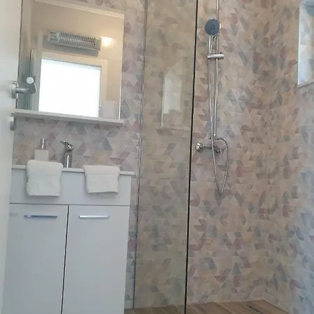 Robinson Lovorka Apartament Potomje