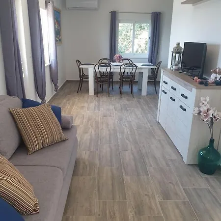 Robinson Lovorka Apartament *