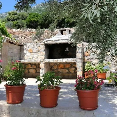 Robinson Lovorka 公寓 *